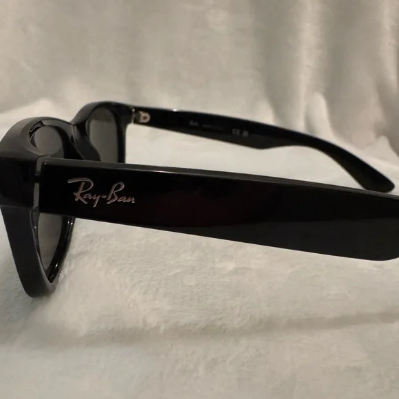 Ray-Ban Classic Black Sunglasses - Picture 6 of 8